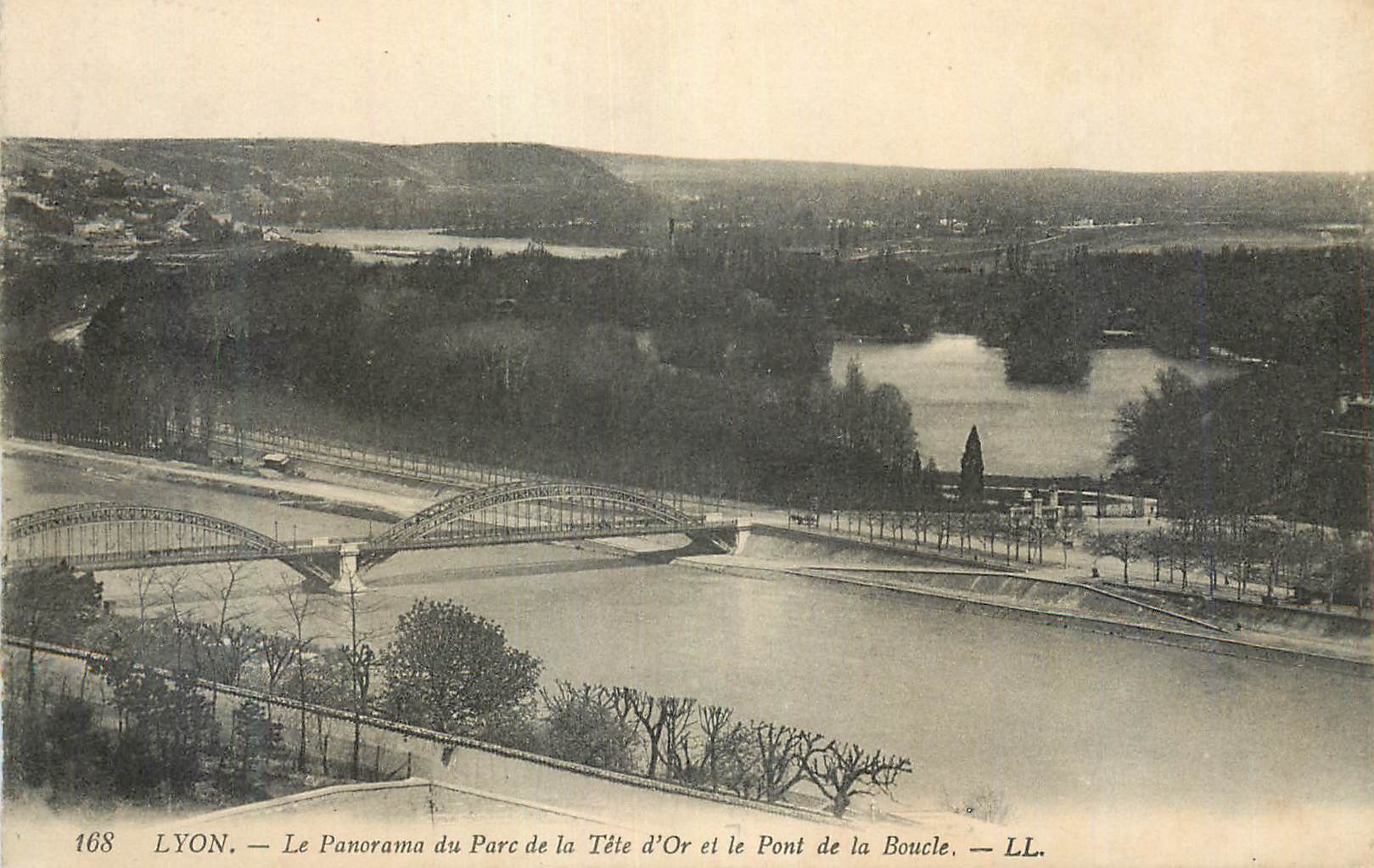 CPA Lyon Le Panorama du Parc de la Tete d'Or et le Pont de la Boucle