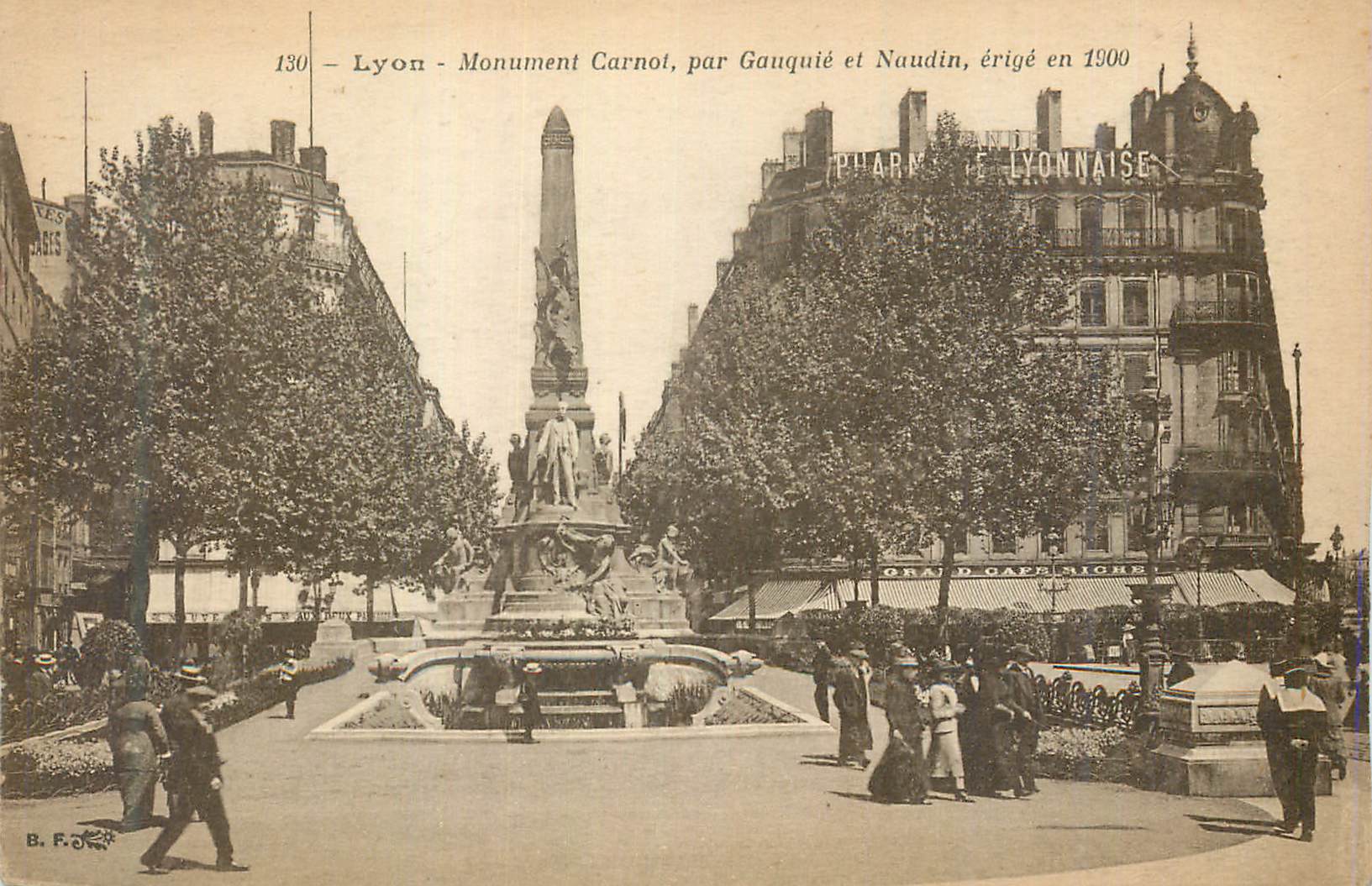 CPA Lyon Le Monument Carnot par Gauquie et Naudin erige en 1900