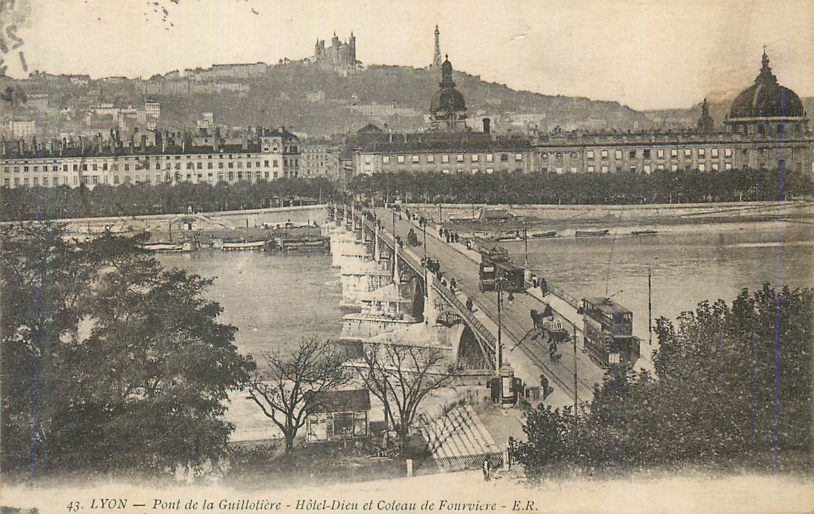 CPA Lyon Pont de la Guillotiere l'Hotel Dieu e Coteau de Fourviere Tramway