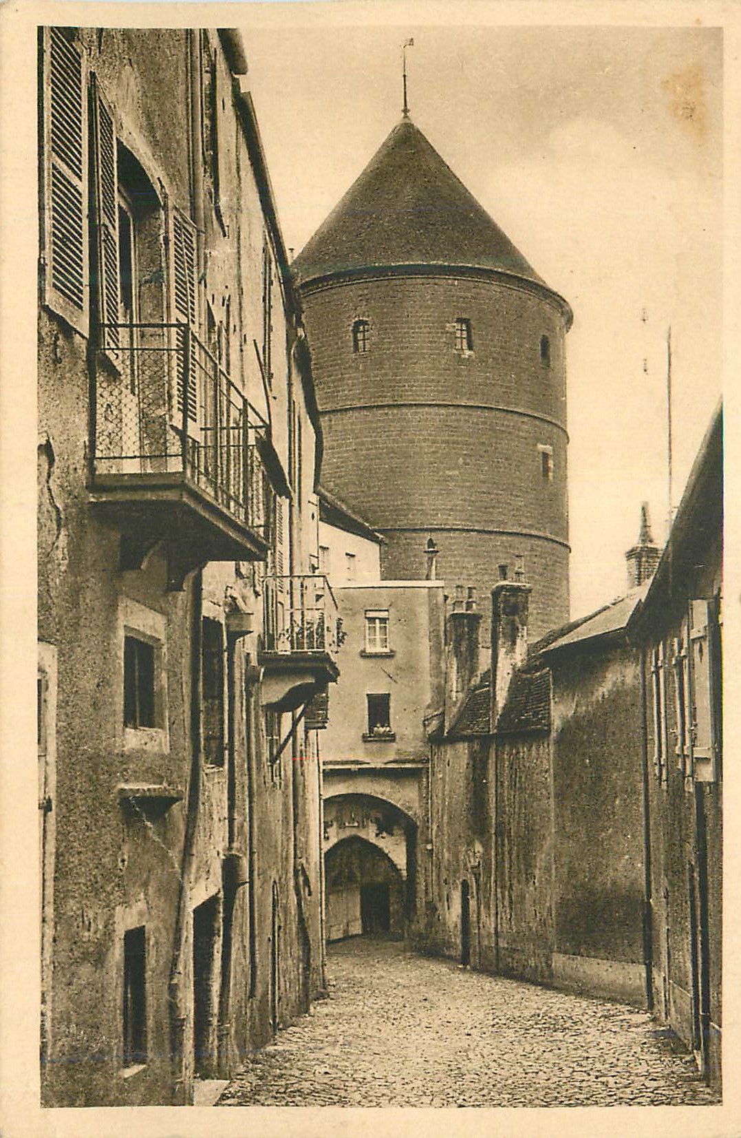 CPA Semur en Auxois (Cote d'Or) L'Escalier de la Vierge