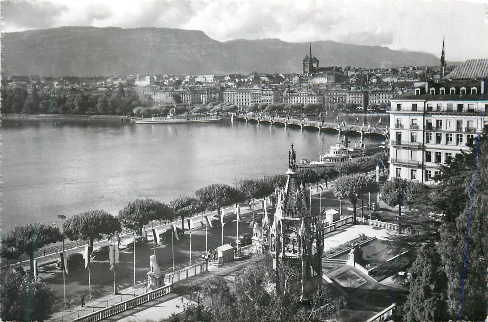 CPM Geneve Monument Brunswick et vue sur la ville