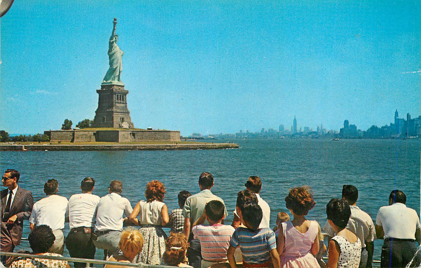 CPM The Statue of Liberty Located on Liberty Island in Upper New York