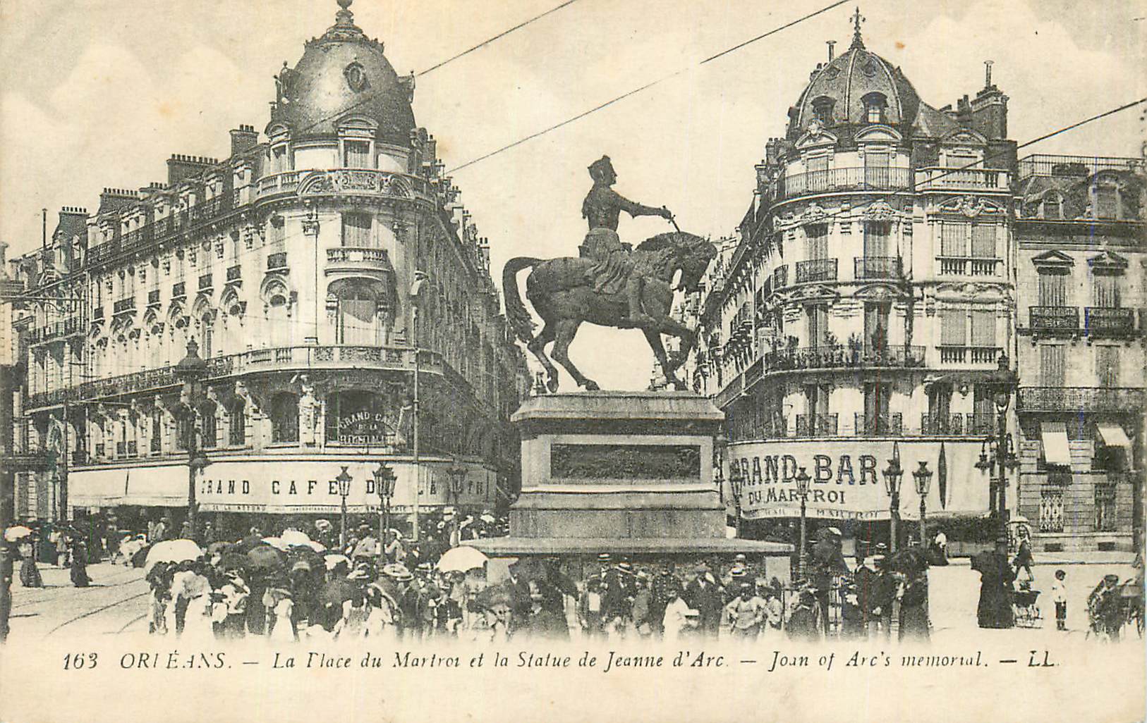 CPA Orleans La Place du Martros et la Statue de Jeanne d'Arc