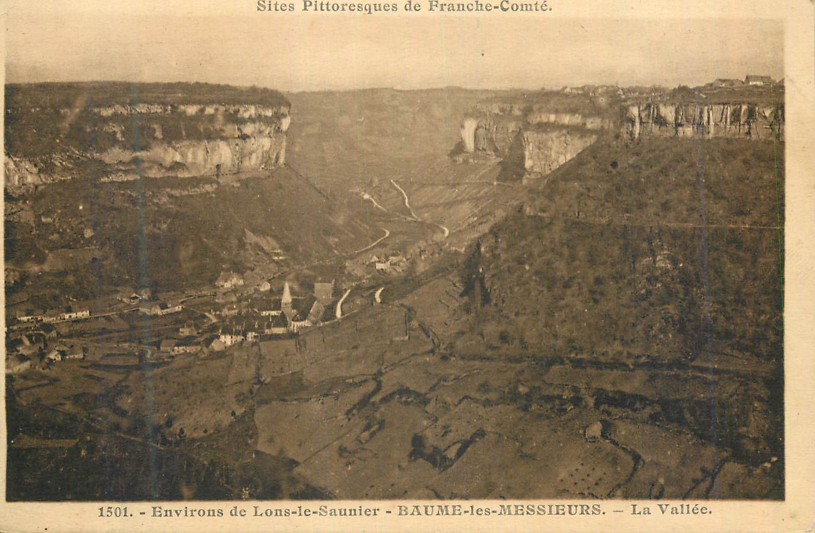 CPA Sites Pittoresques de Franche Comte Environs de Lons le Saunier Baume les Messieurs La Vallee