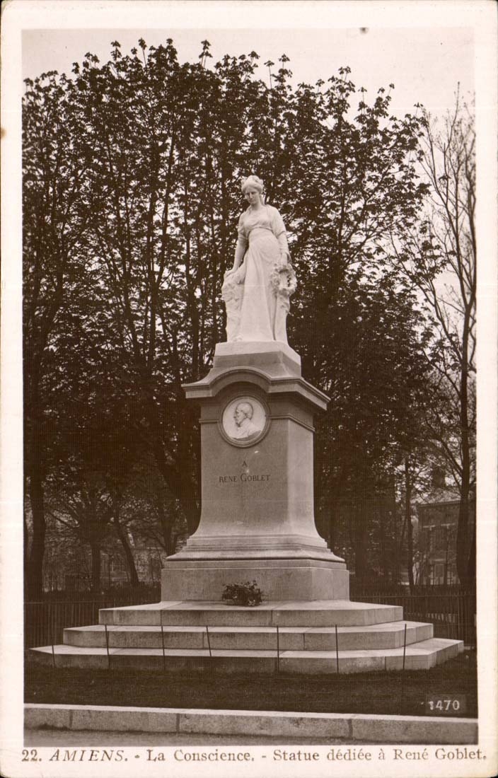 Amiens - La Conscience - Statue dédiée à René Goblet - Recto