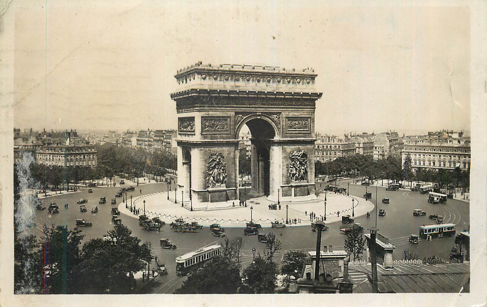 Arc de Triomphe — Place Charles de Gaulle (ex-Place de l'Étoile) — Paris — vue panoramique