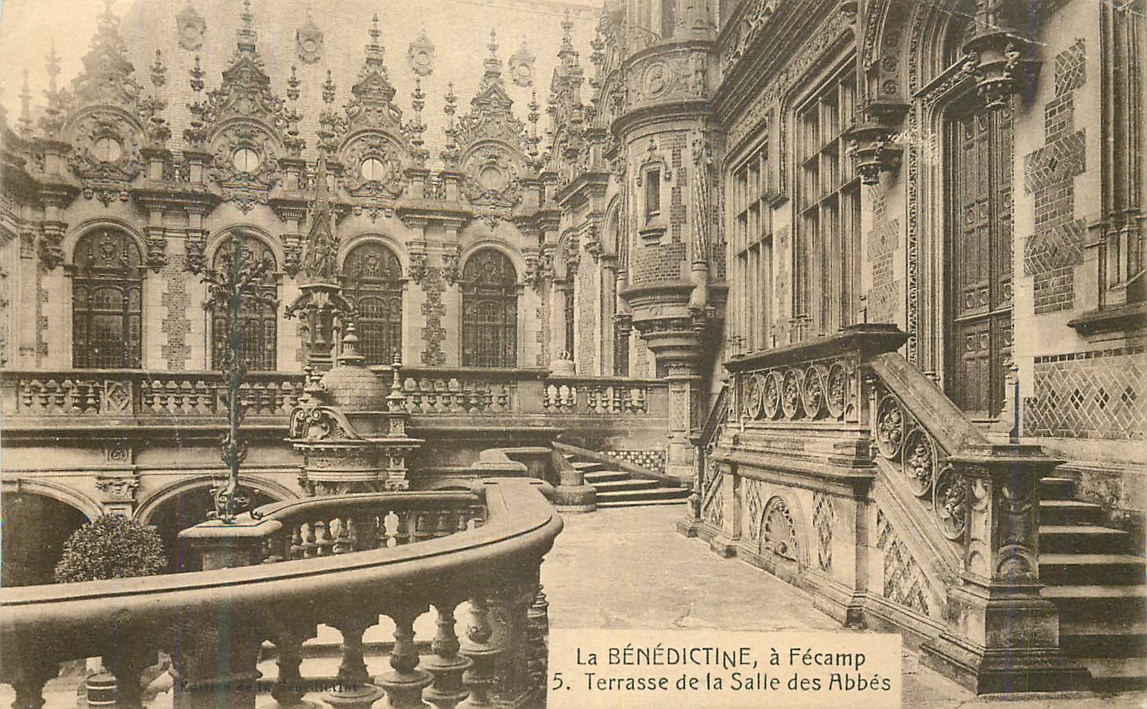 CPA La Benedictine a Fecamp Terrasse de la Salle des Abbes