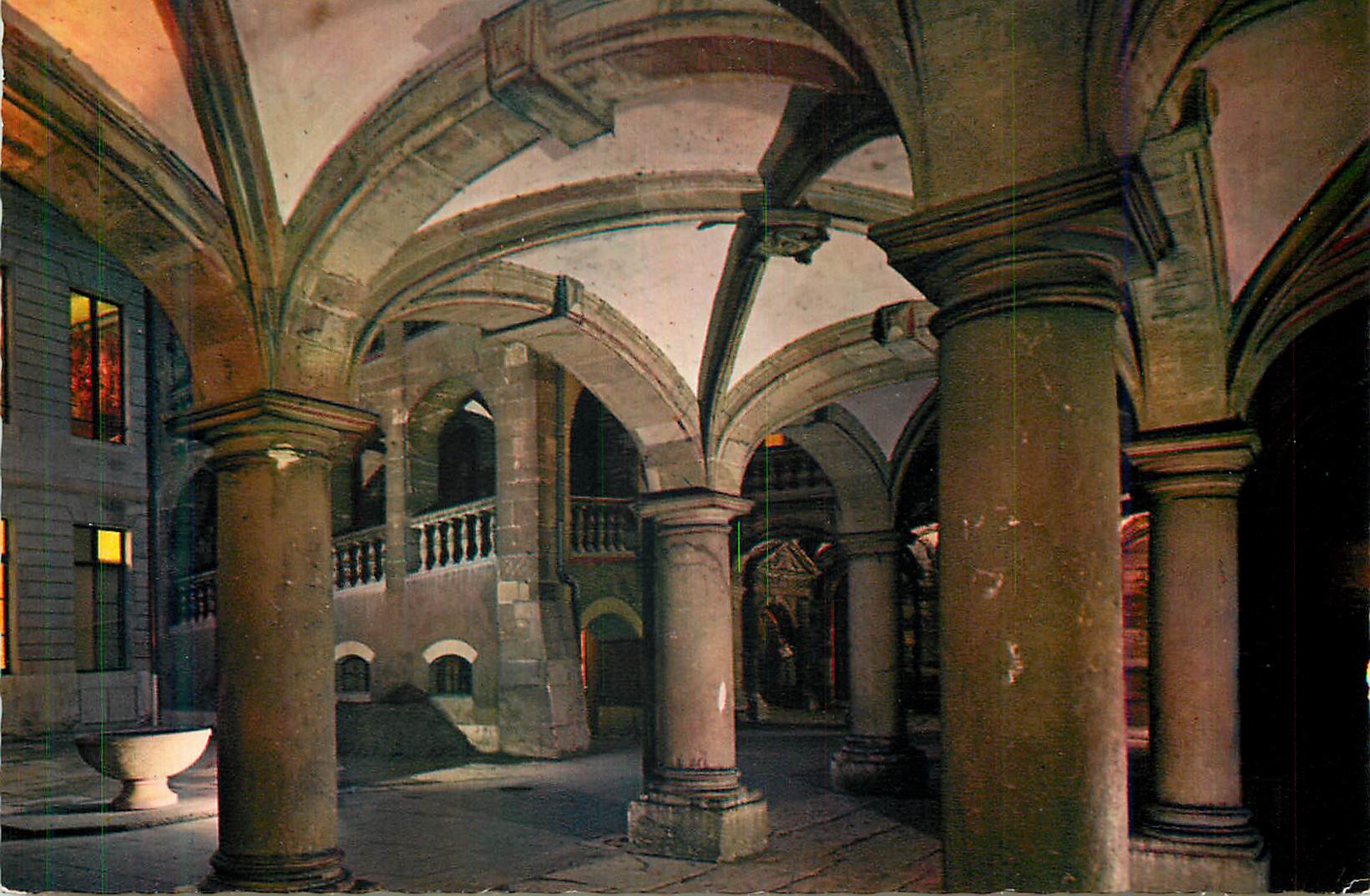 CPM Geneve La Cour de l'Hotel de Ville