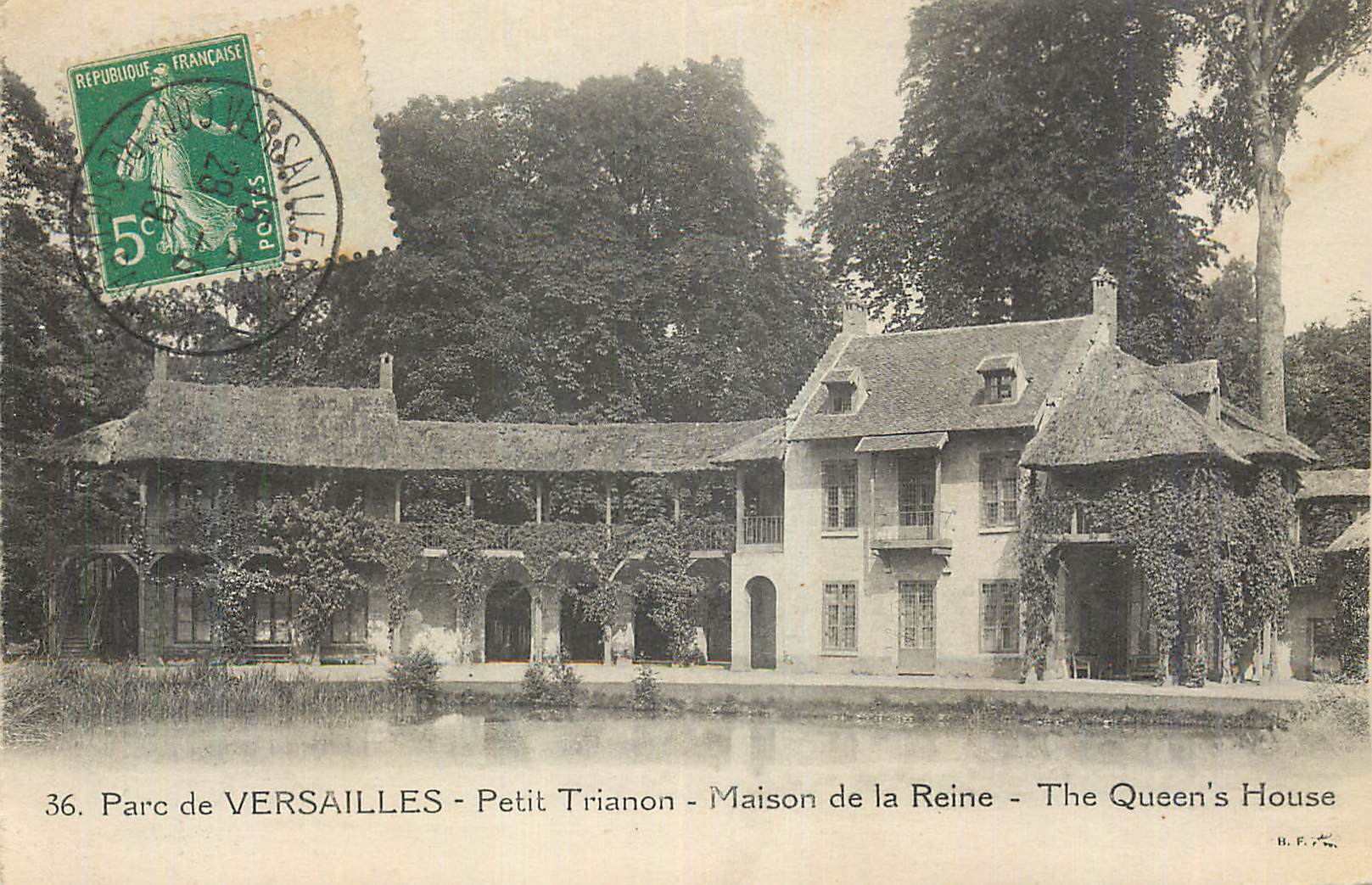 CPA Parc de Versailles Petit Trianon Maison de la Reine