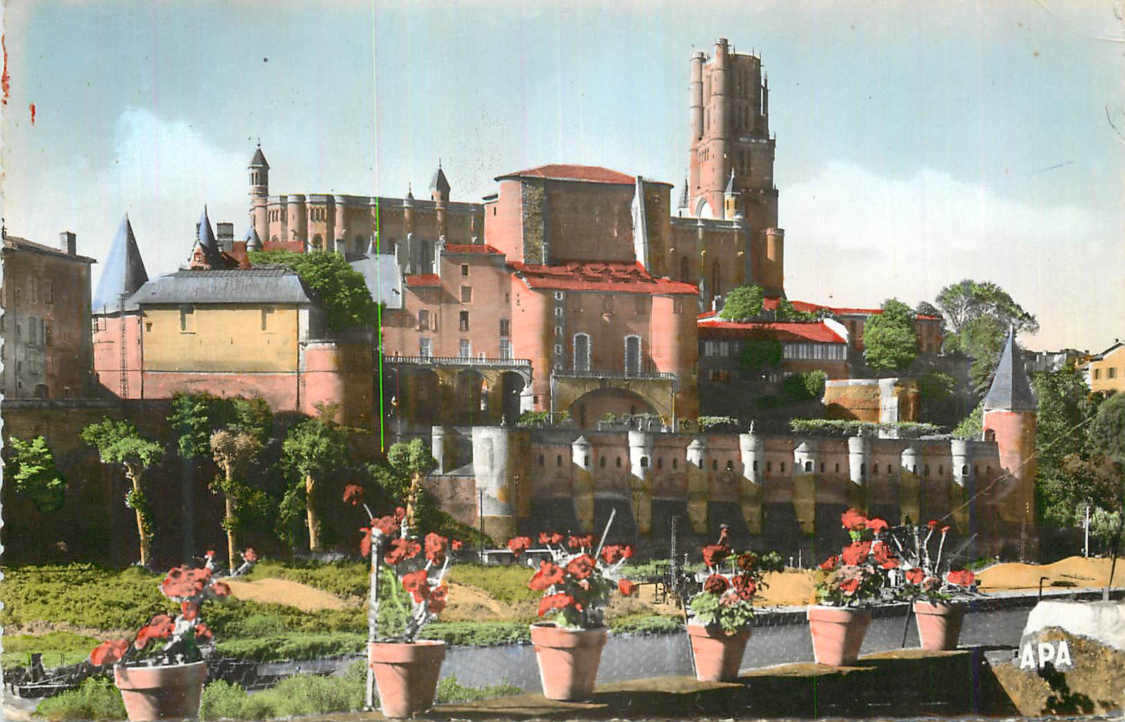 View of the cathedral and the castle of Toulouse — publisher APA