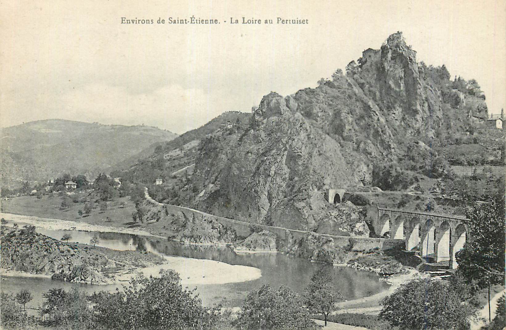 CPA Environs de Saint Etienne La Loire au Pertuiset