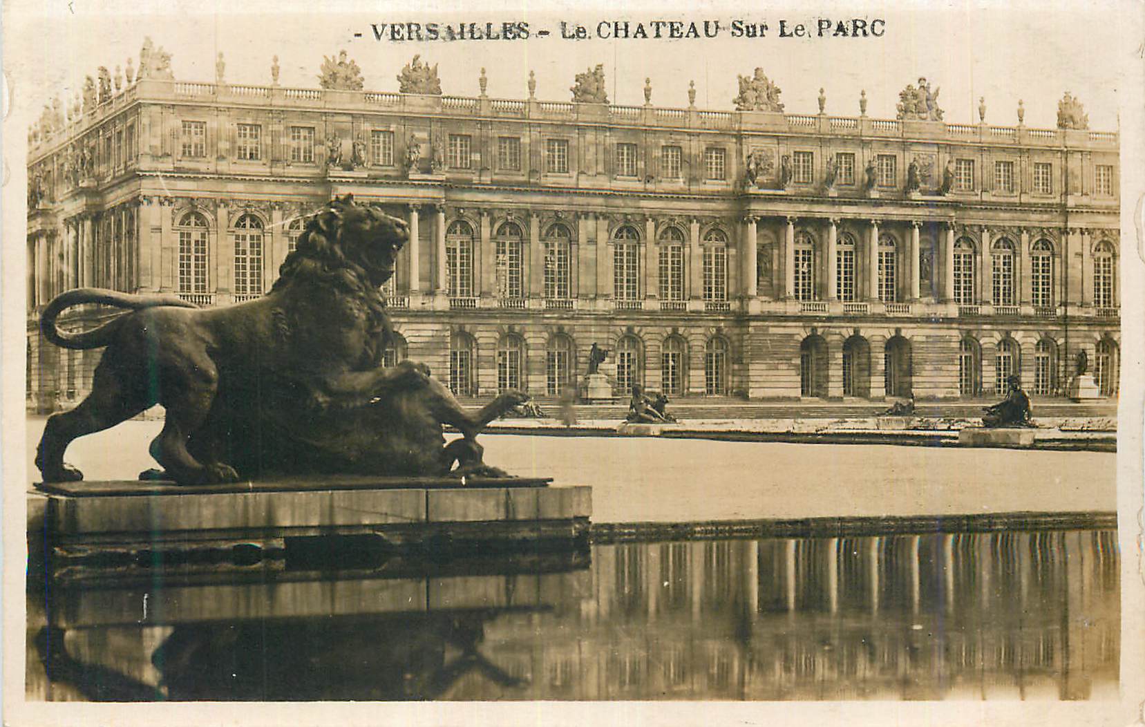 CPA Versailles Le Chateau sur le Parc Lion
