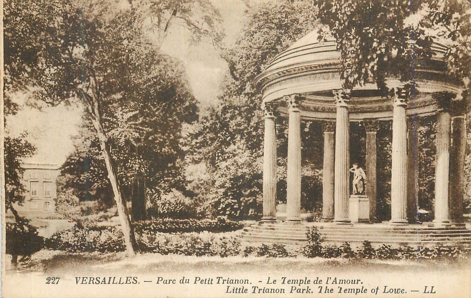 CPA Versailles Parc du Petit Trianon Le Temple de l'Amour