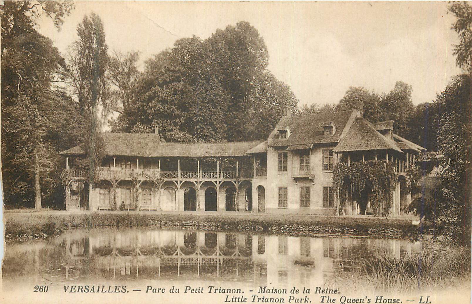 CPA Versailles Parc du Petit Trianon La Maison de la Reine