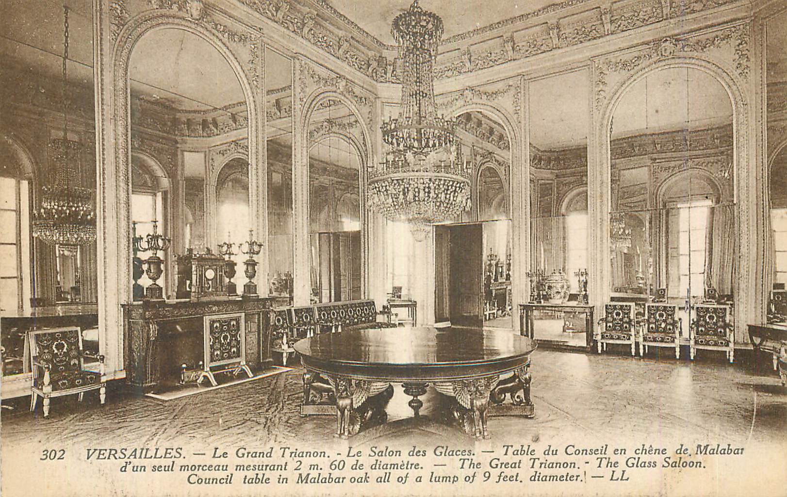 CPA Versailles Le Grand Trianon Le Salon des Glaces Table du Conseil en Chene de Malabat