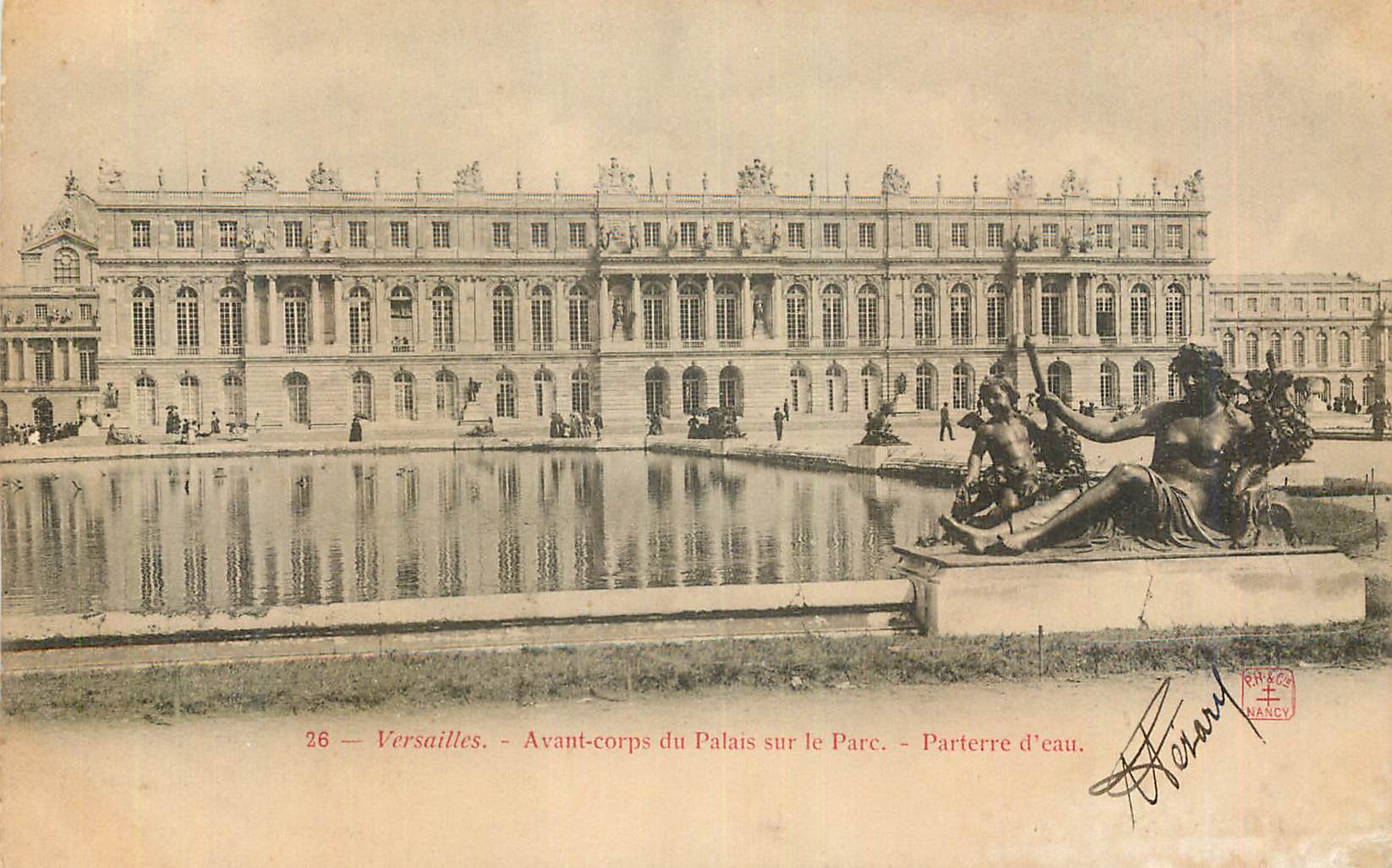CPA Versailles Avant Corps du Palais sur le Parc Parterre d'eau