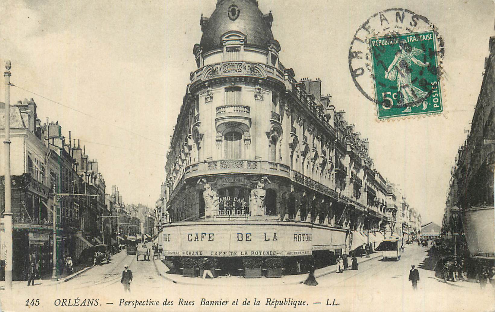 CPA Orleans Perspective des Rues Bannier et de la Republique Tramway