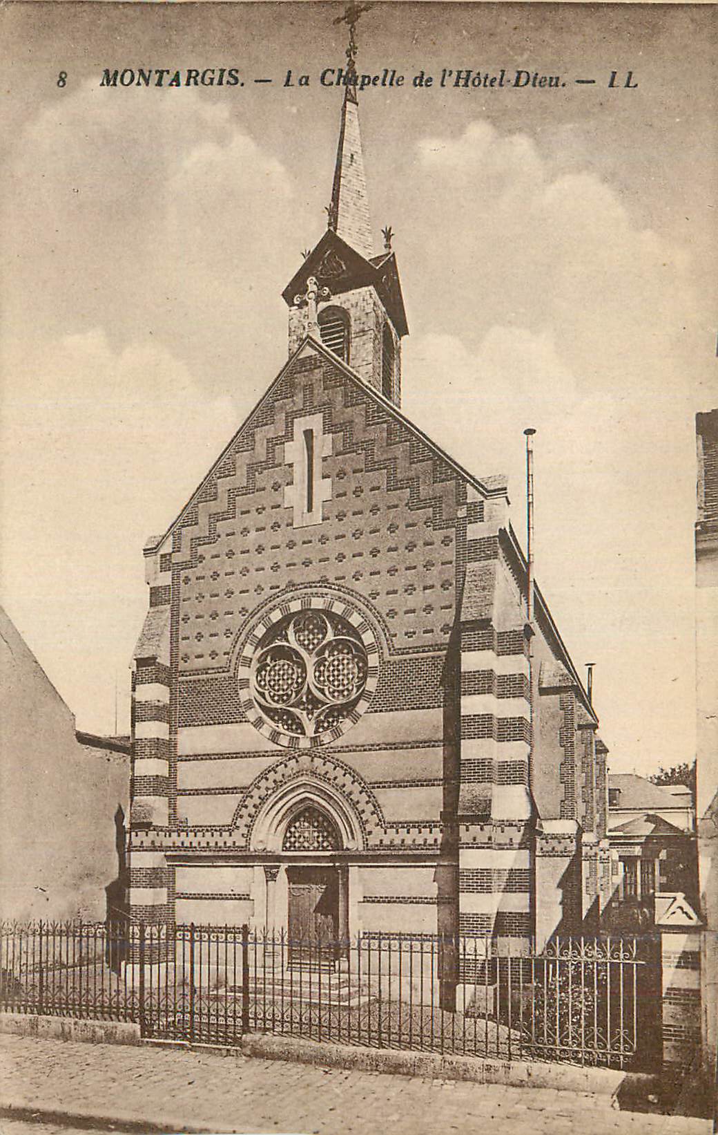 CPA Montargis La Chapelle de l'Hotel Dieu