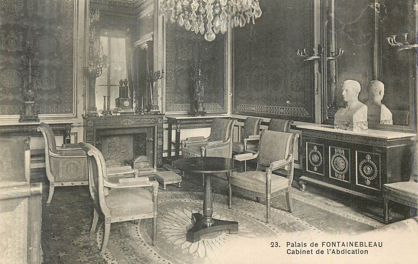 Palais de FONTAINEBLEAU — Cabinet de l'Abdication — n°23