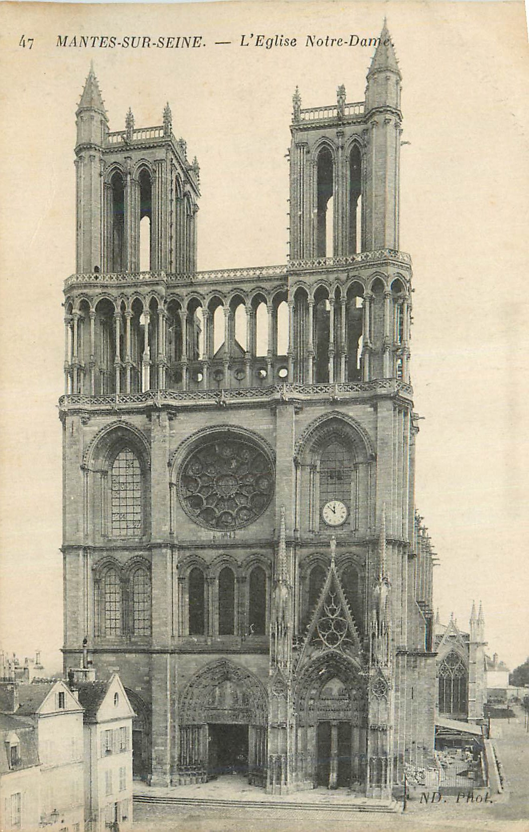 CPA Mantes sur Seine L'Eglise Notre Dame