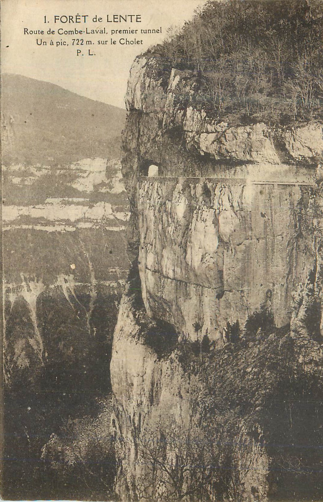 Forêt de Lente — Route de Combe-Laval, premier tunnel, 722 m. sur le Cholet — P.L.