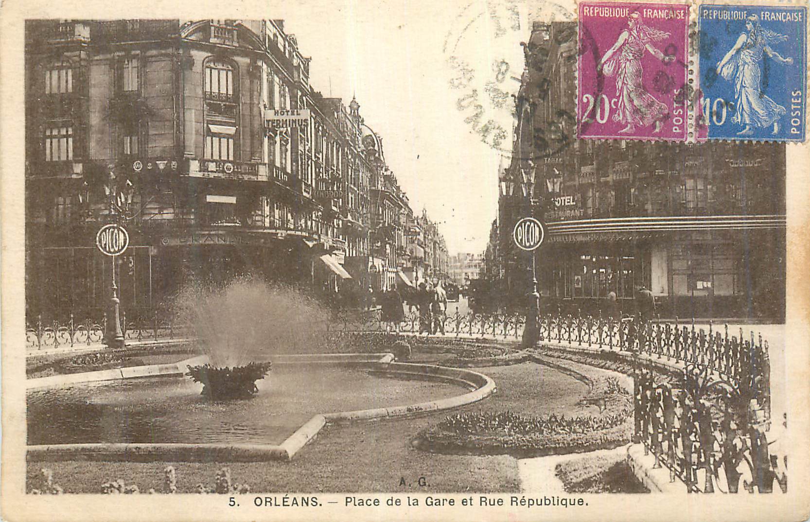 CPA Orleans Place de la Gare et Rue Republique