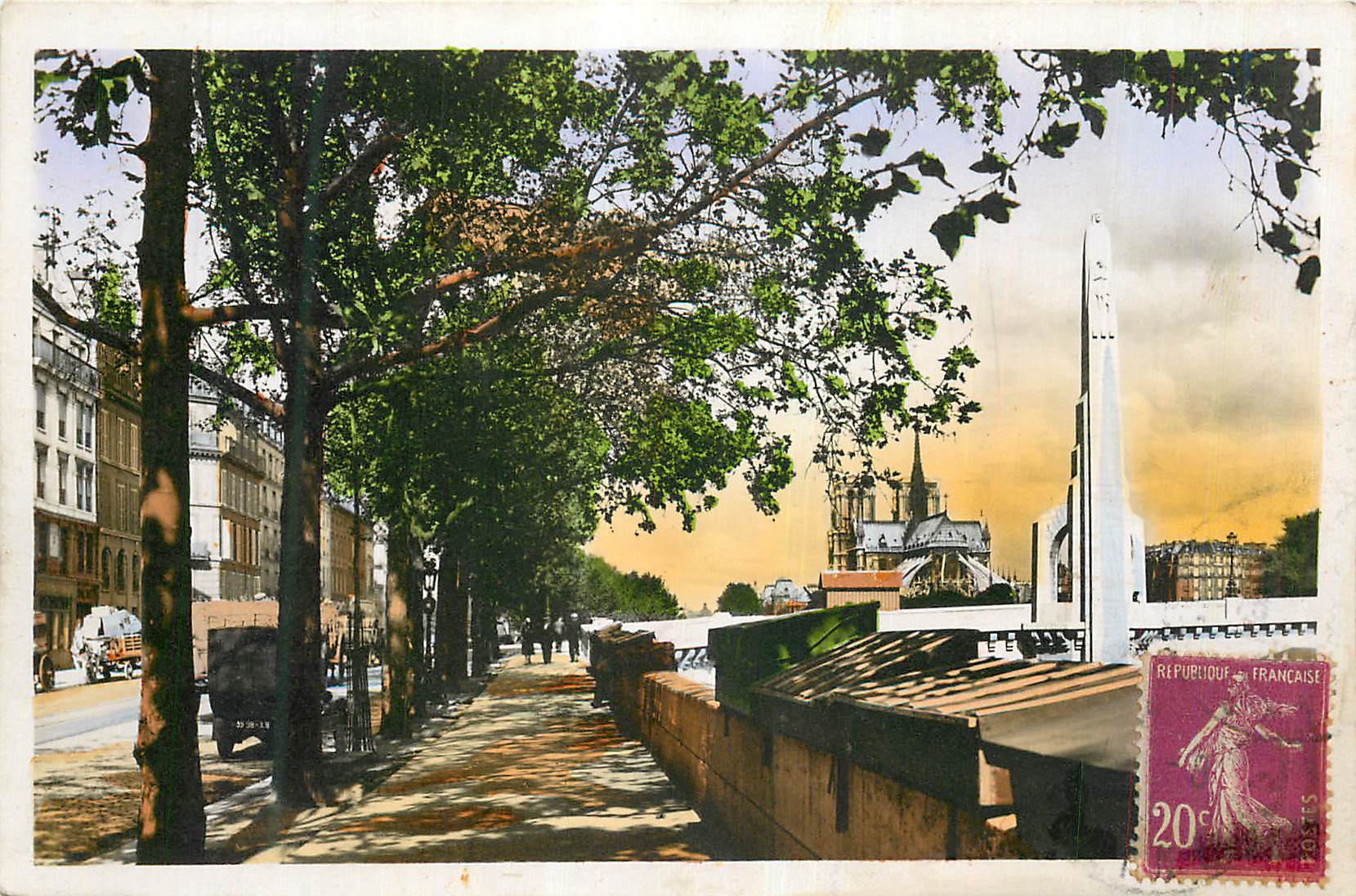 CPM Paris et ses Merveilles Nouveau Pont de la Tournelle et Statue Ste Genevieve