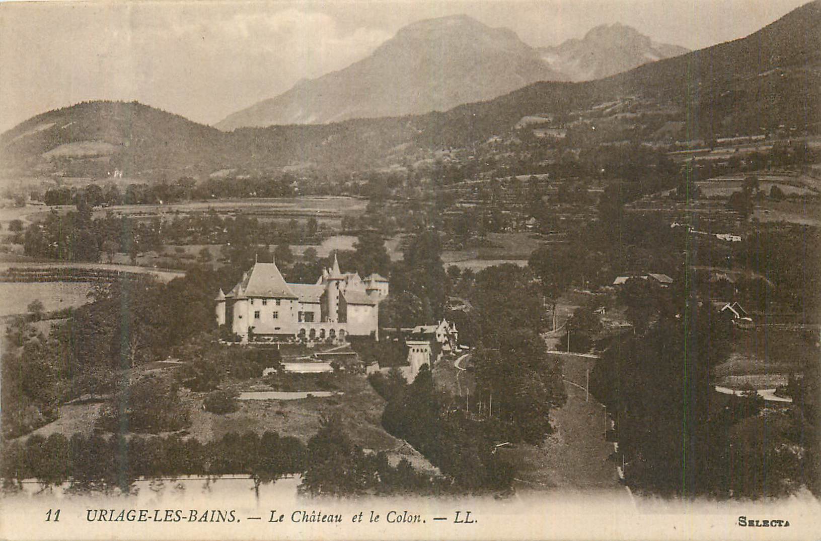 CPA Uriage les Bains Le Chateau et le Colon