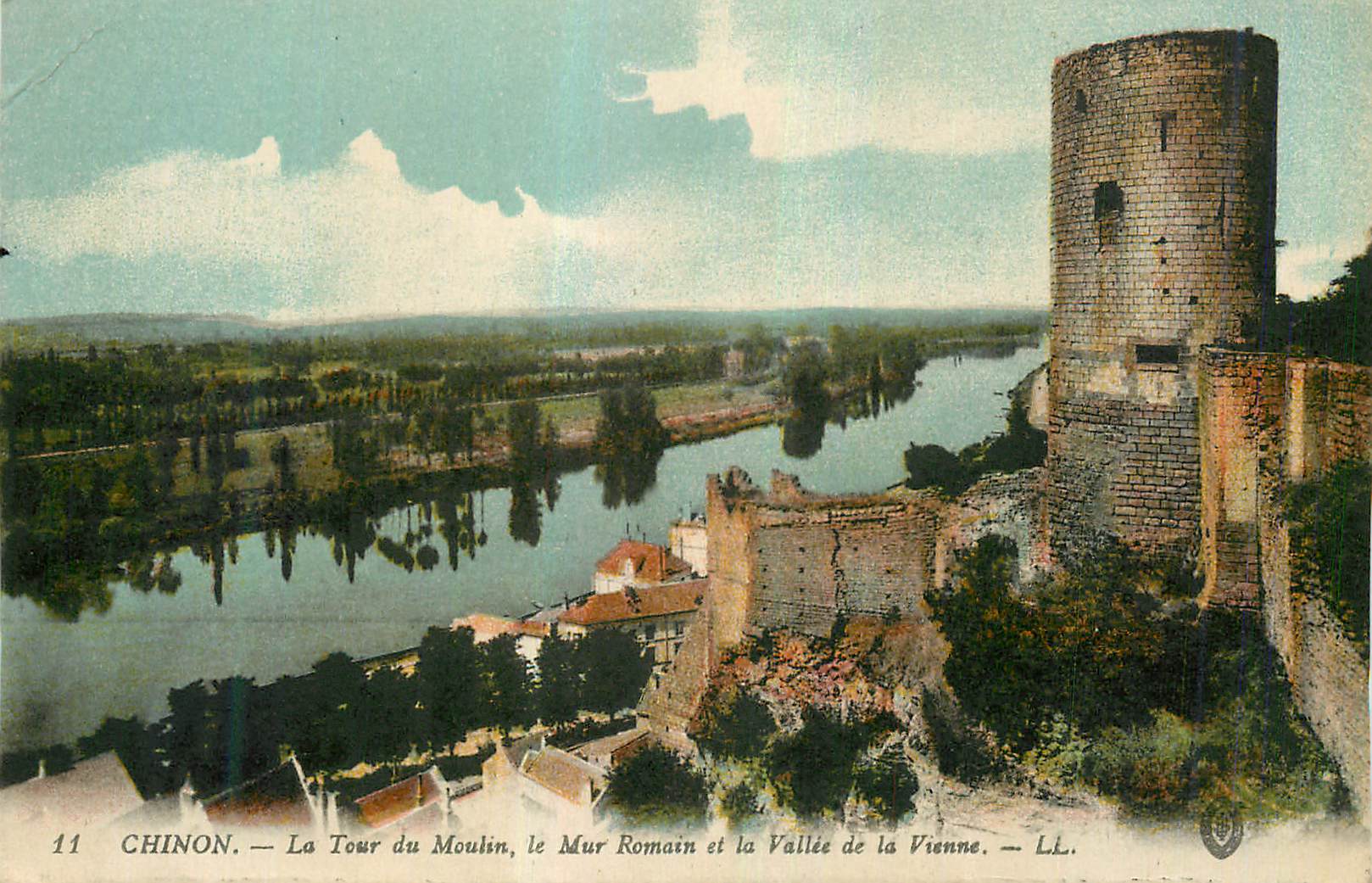 CPA Chinon La Tour du Moulin Le Mur Romain et la Vallee de la Vienne