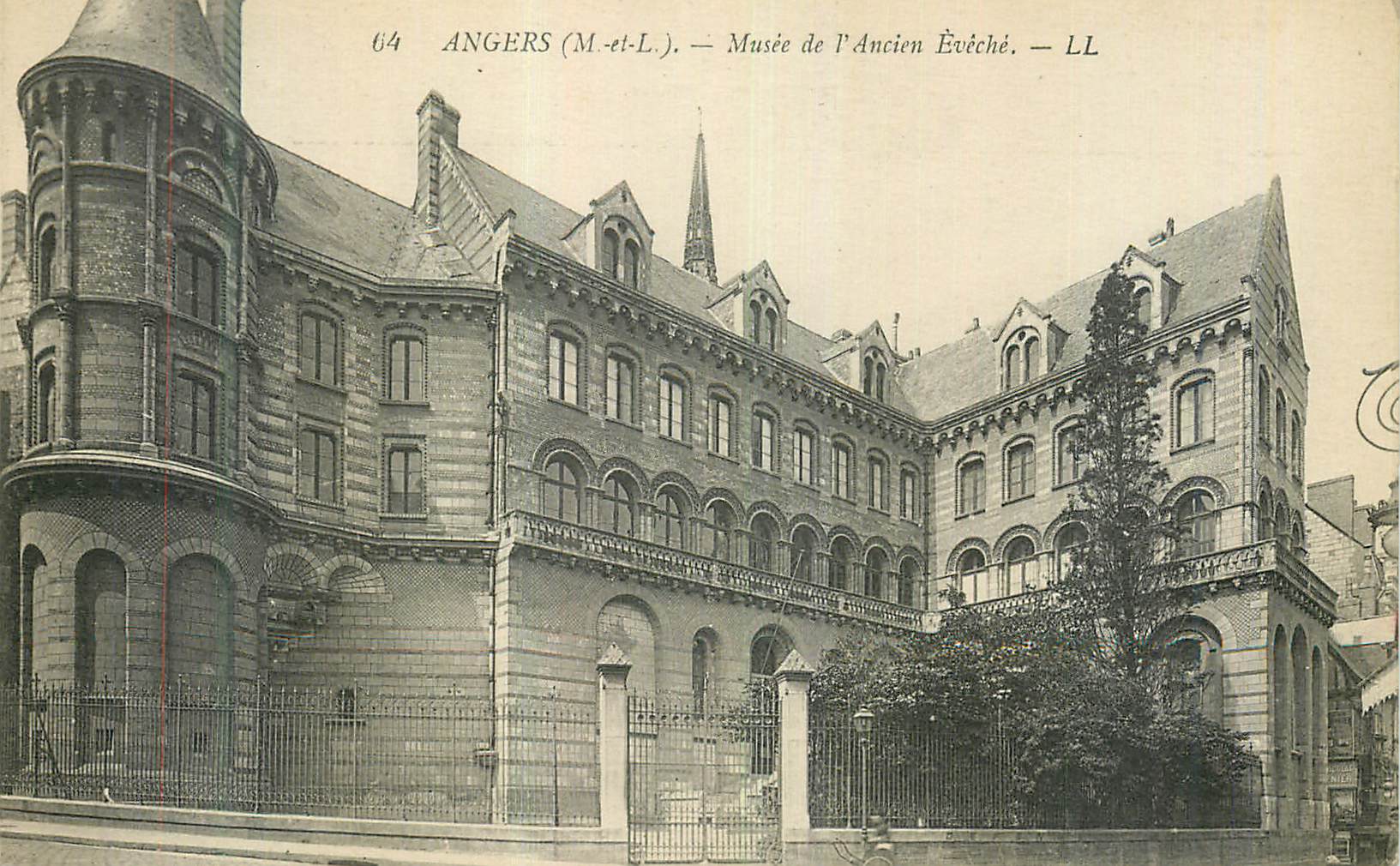 CPA Angers (M et L) Musee de l'Ancien Eveche