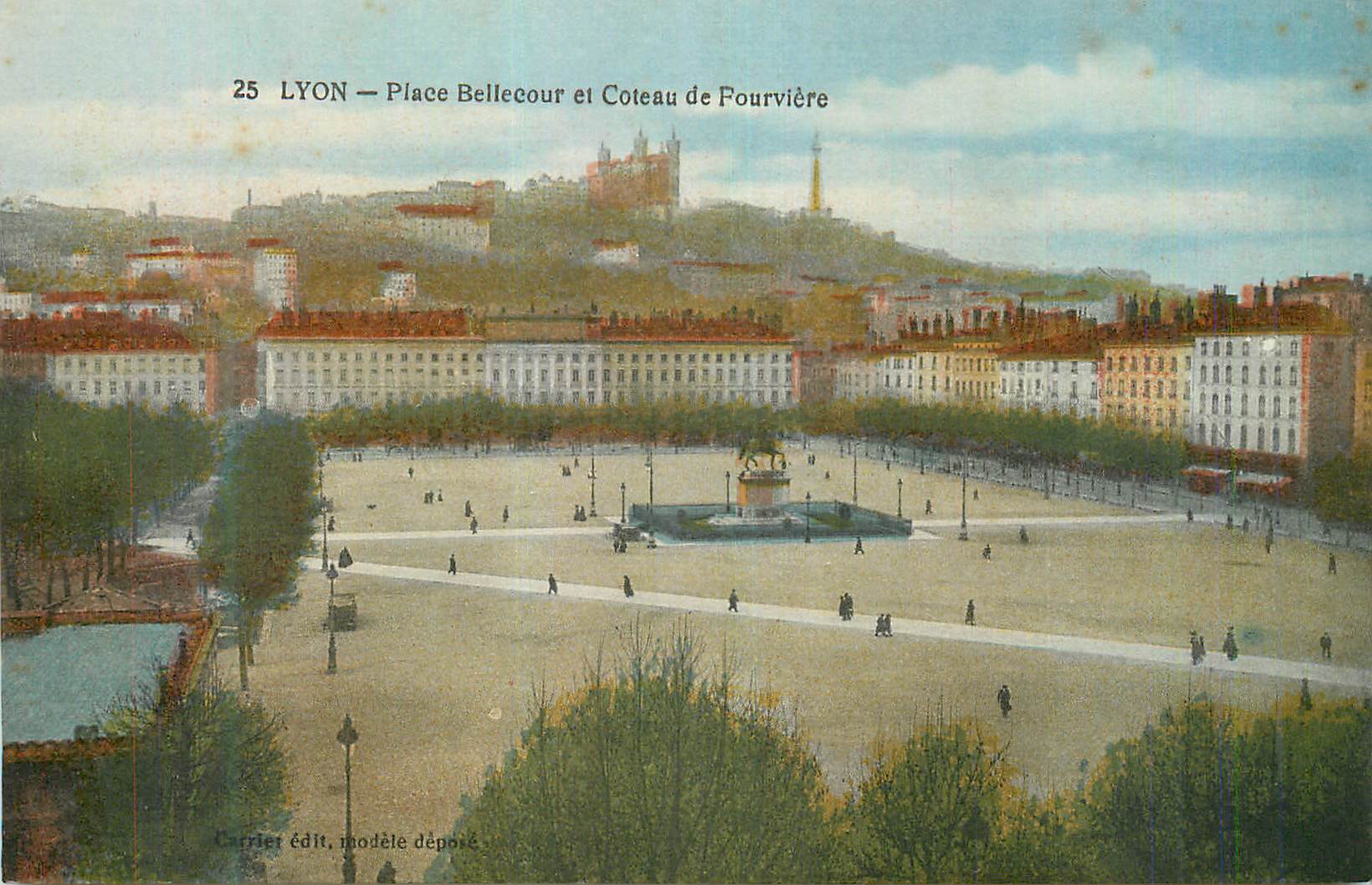 CPA Lyon Place Bellecour et Coteau de Fourviere