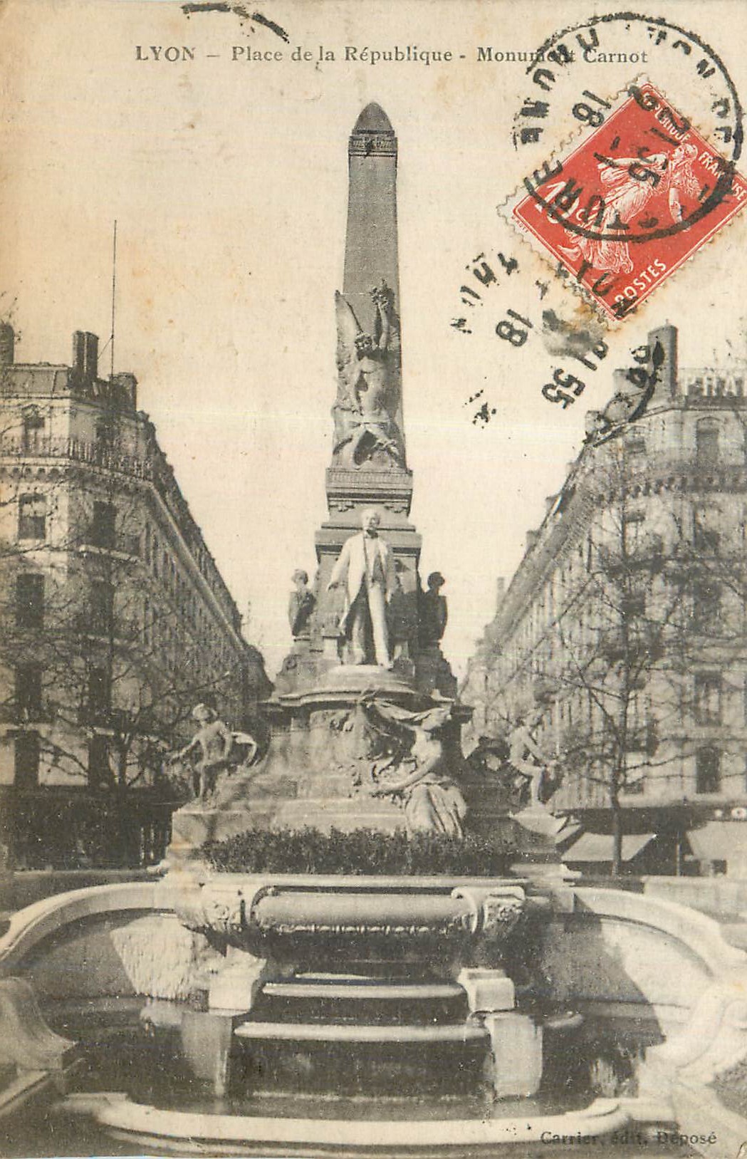 CPA Lyon Place de la Republique Monument Carnot