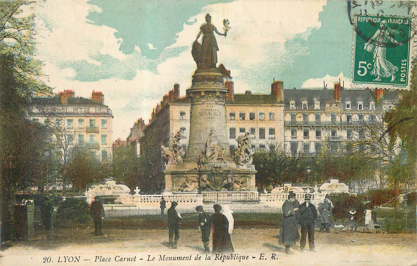 CPA Lyon Place Carnot Le Monument de la Republique (animee)