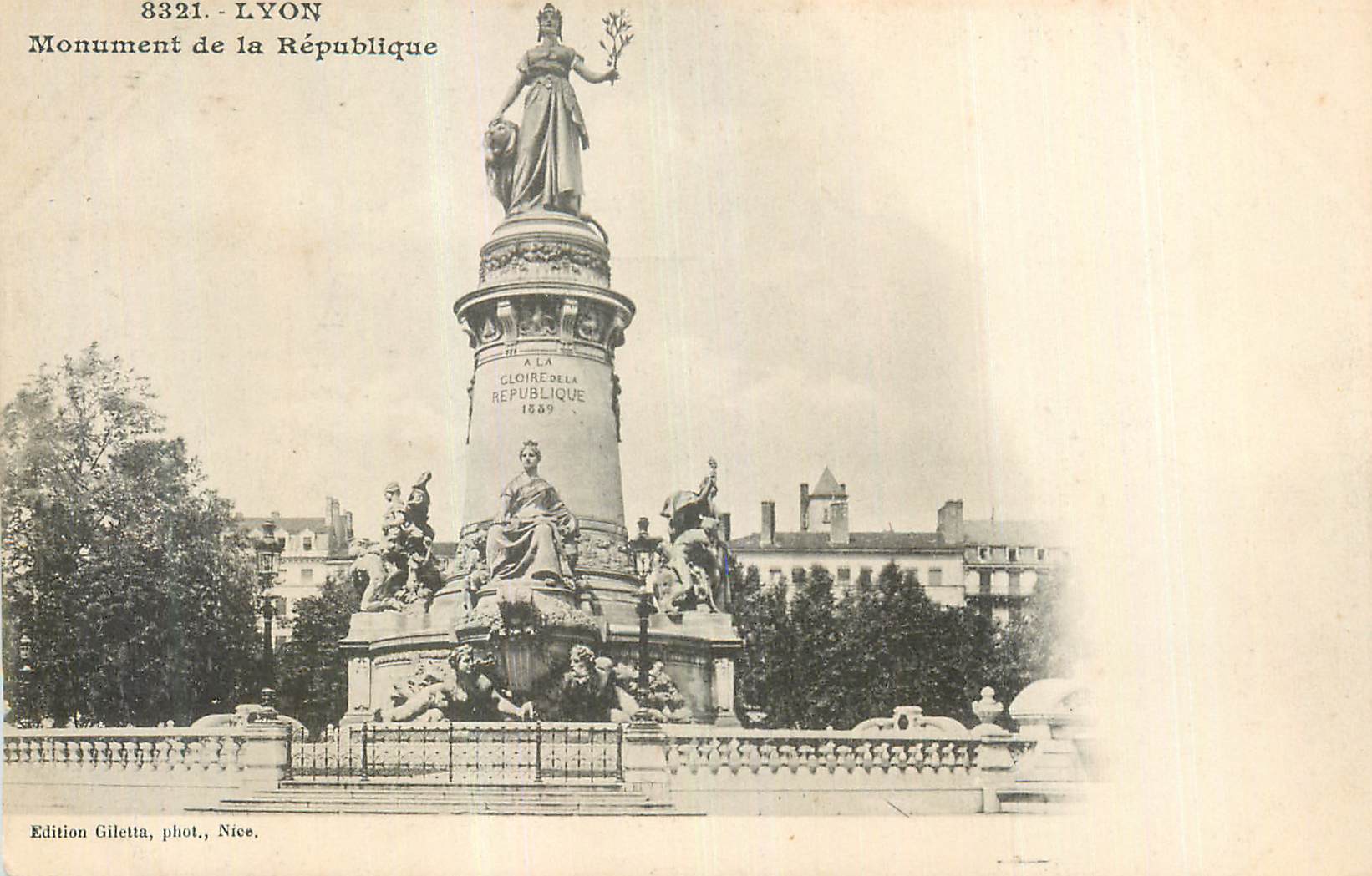 CPA Lyon Monument de la Republique (carte 1900)