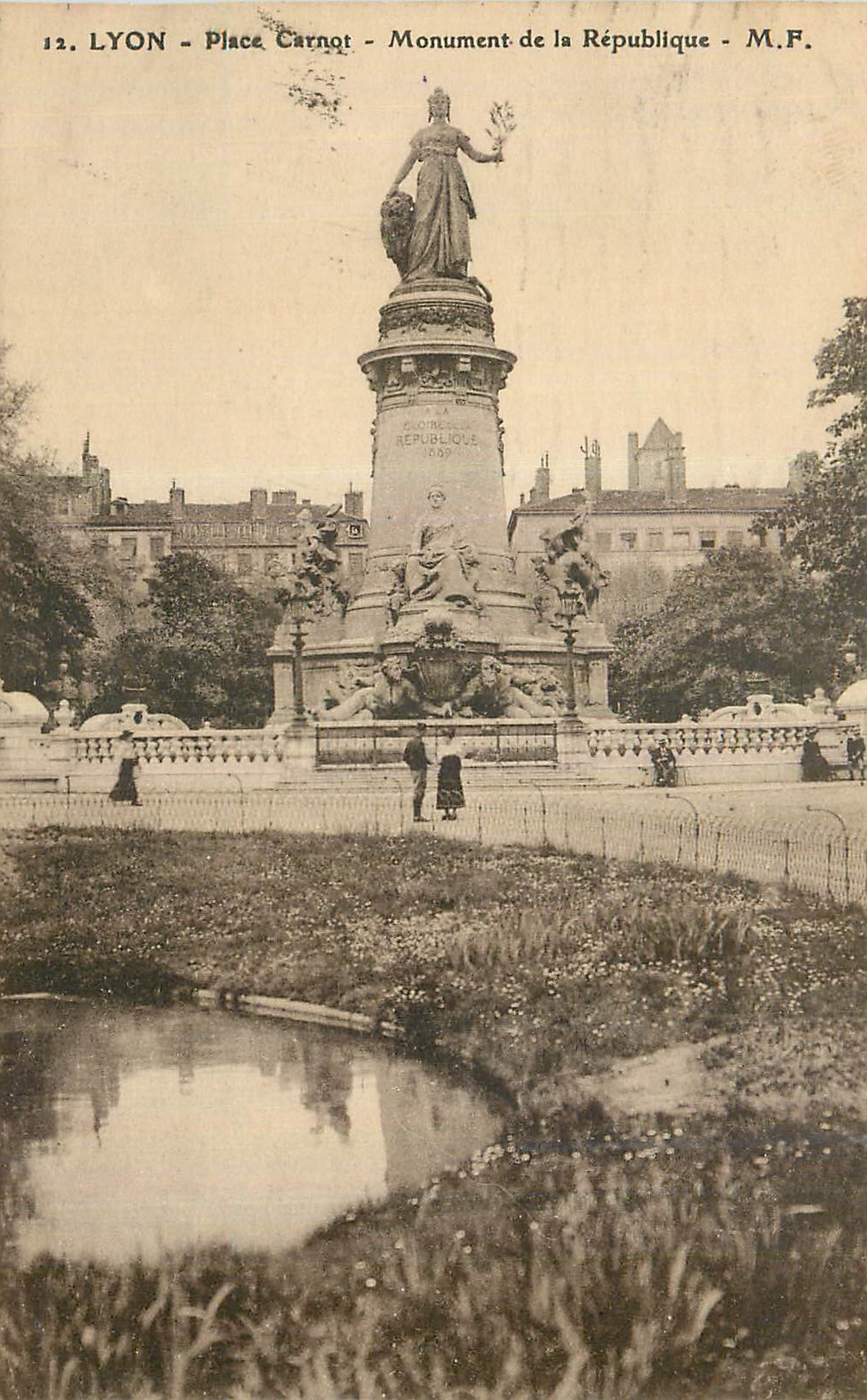 CPA Lyon Place Carnot Monument de la Republique