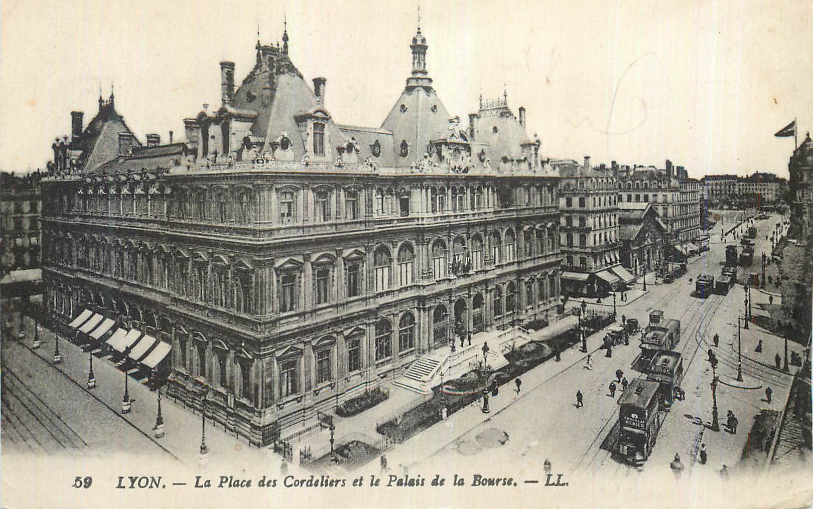 CPA Lyon La Place des Cardeliers et Palais de la Bourse Tramway