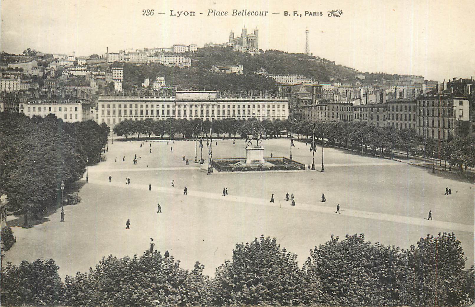 CPA Lyon Place Bellecour