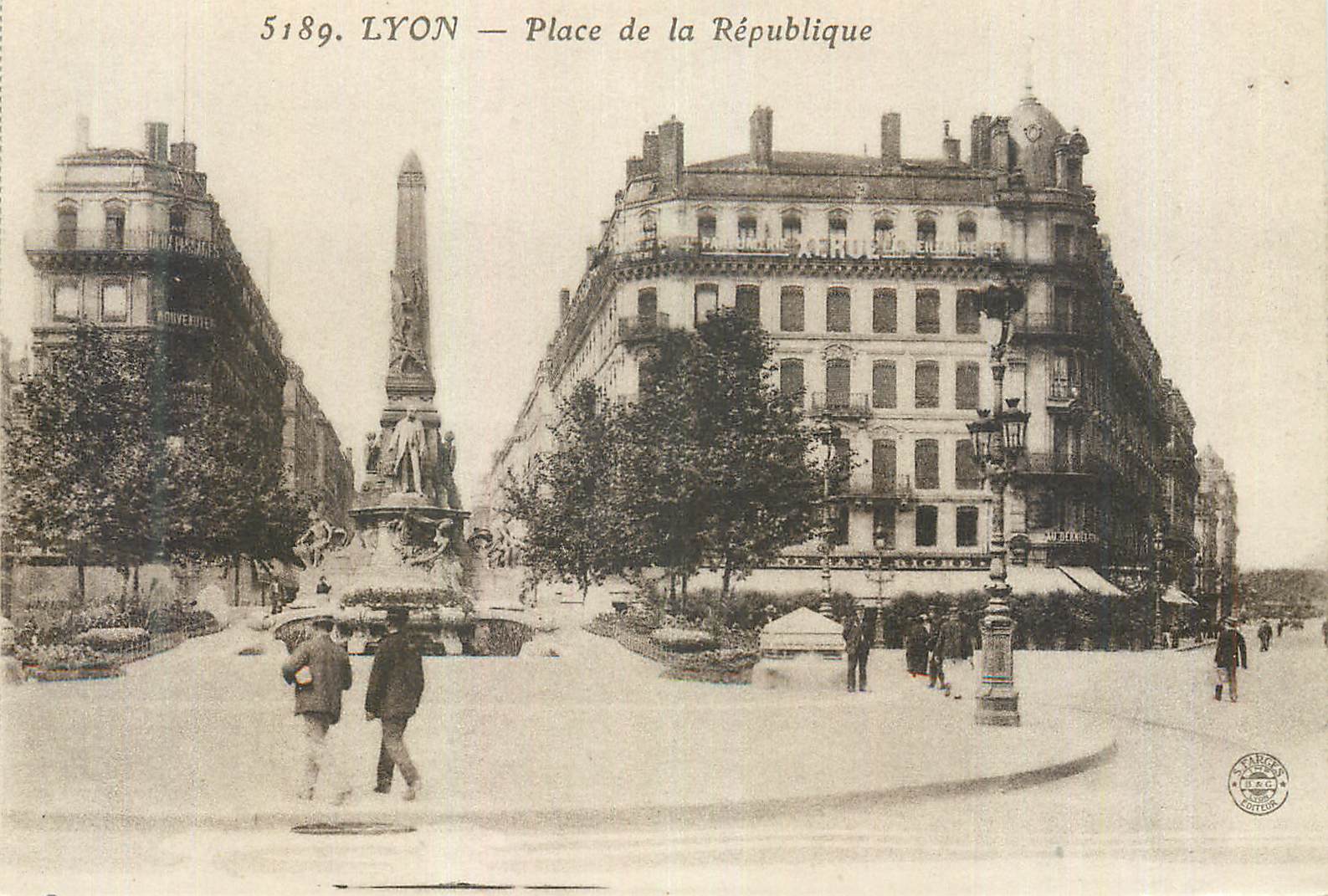 CPA Lyon Place de la Republique
