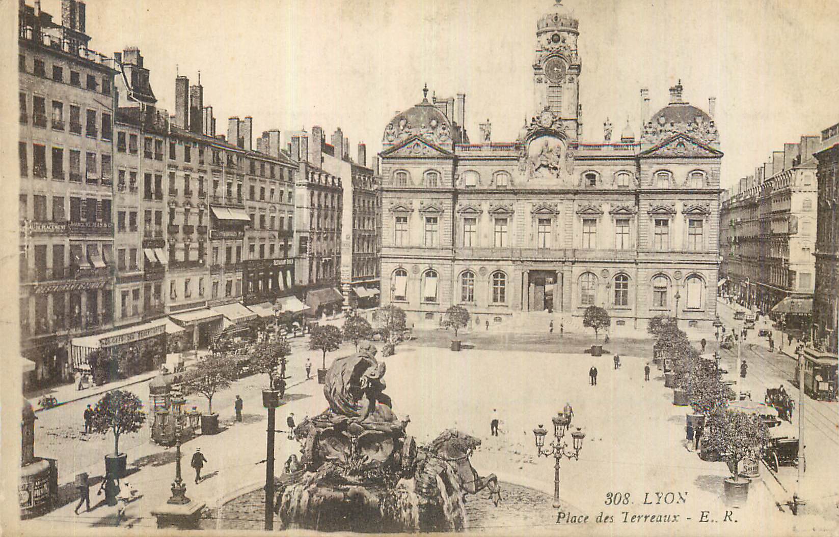 CPA Lyon Place des Terreaux Tramway