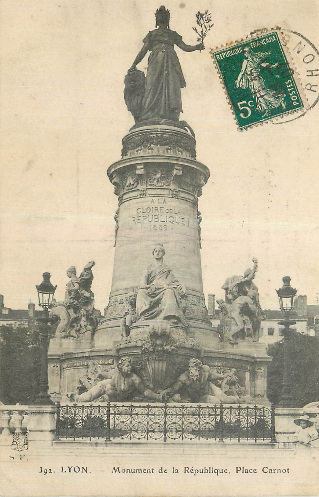 CPA Lyon Monument de la Republique Place Carnot
