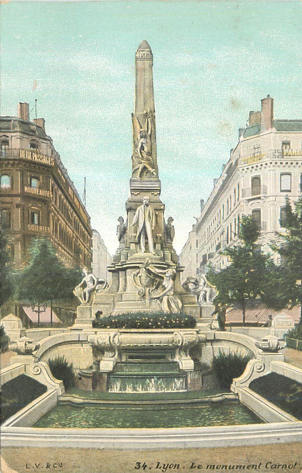 CPA Lyon Le Monument Carnot