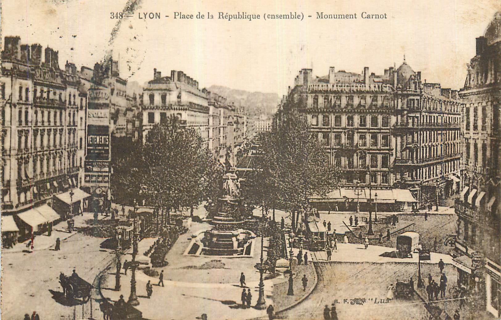 CPA Lyon Place de la Republique (ensemble) Monument Carnot