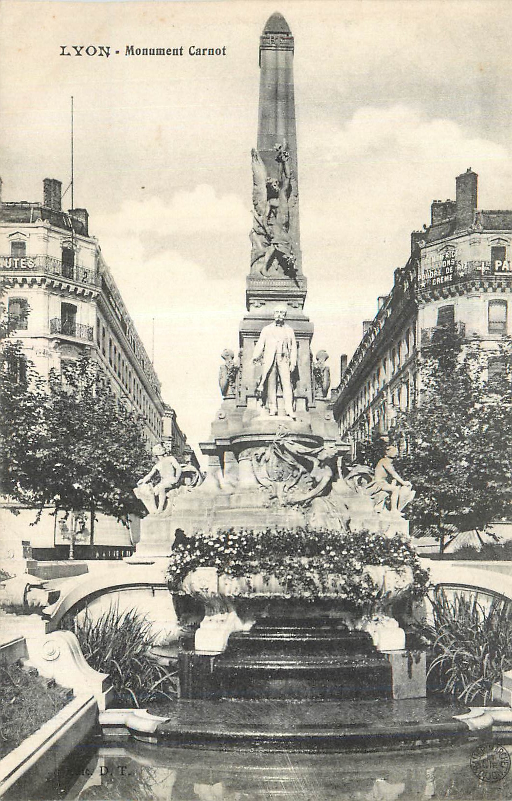 CPA Lyon Le Monument Carnot