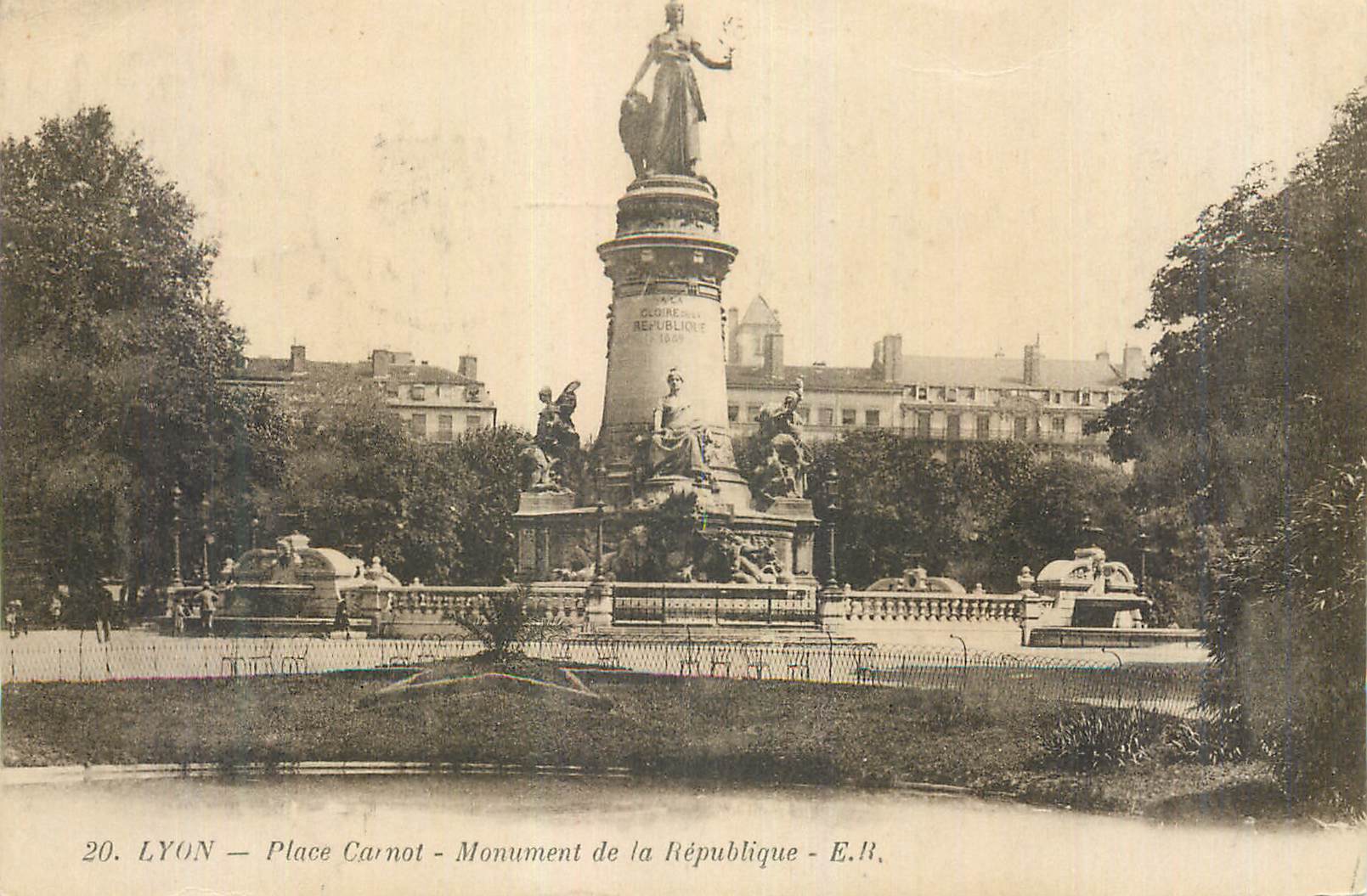 CPA Lyon Carnot Monument de la Republique