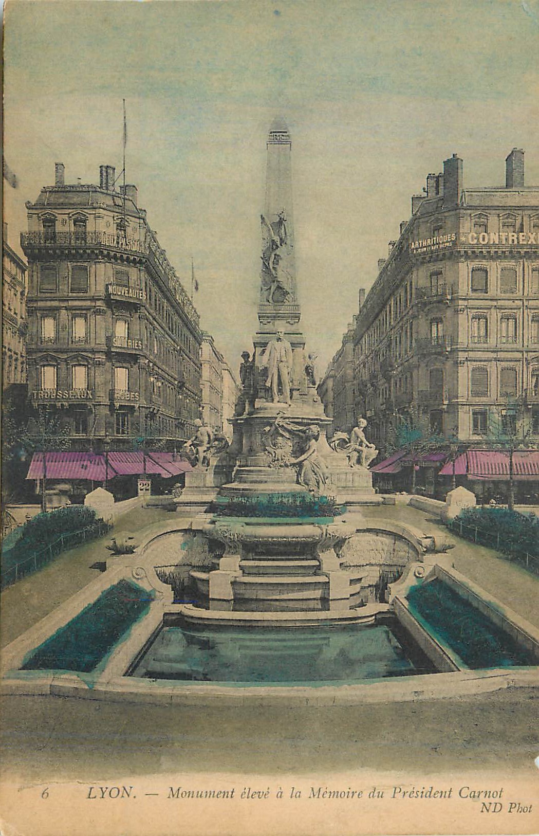 CPA Lyon Monument eleve a la Memoire du President Carnot