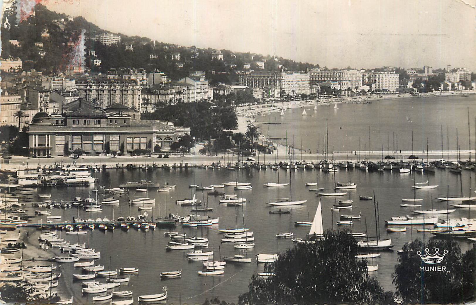 CPM Cannes Vue Generale prise de Suquet Bateaux