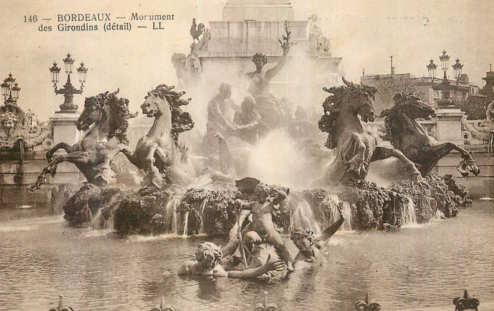 CPA Bordeaux Monument des Girondins (detail)