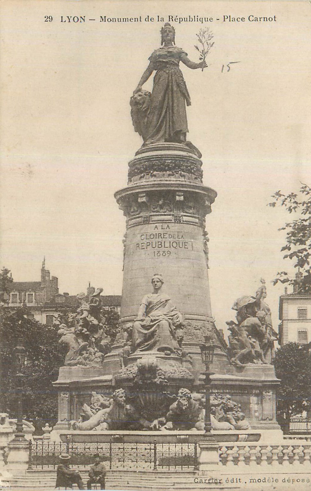 CPA Lyon Monument de la Republique Place Carnot