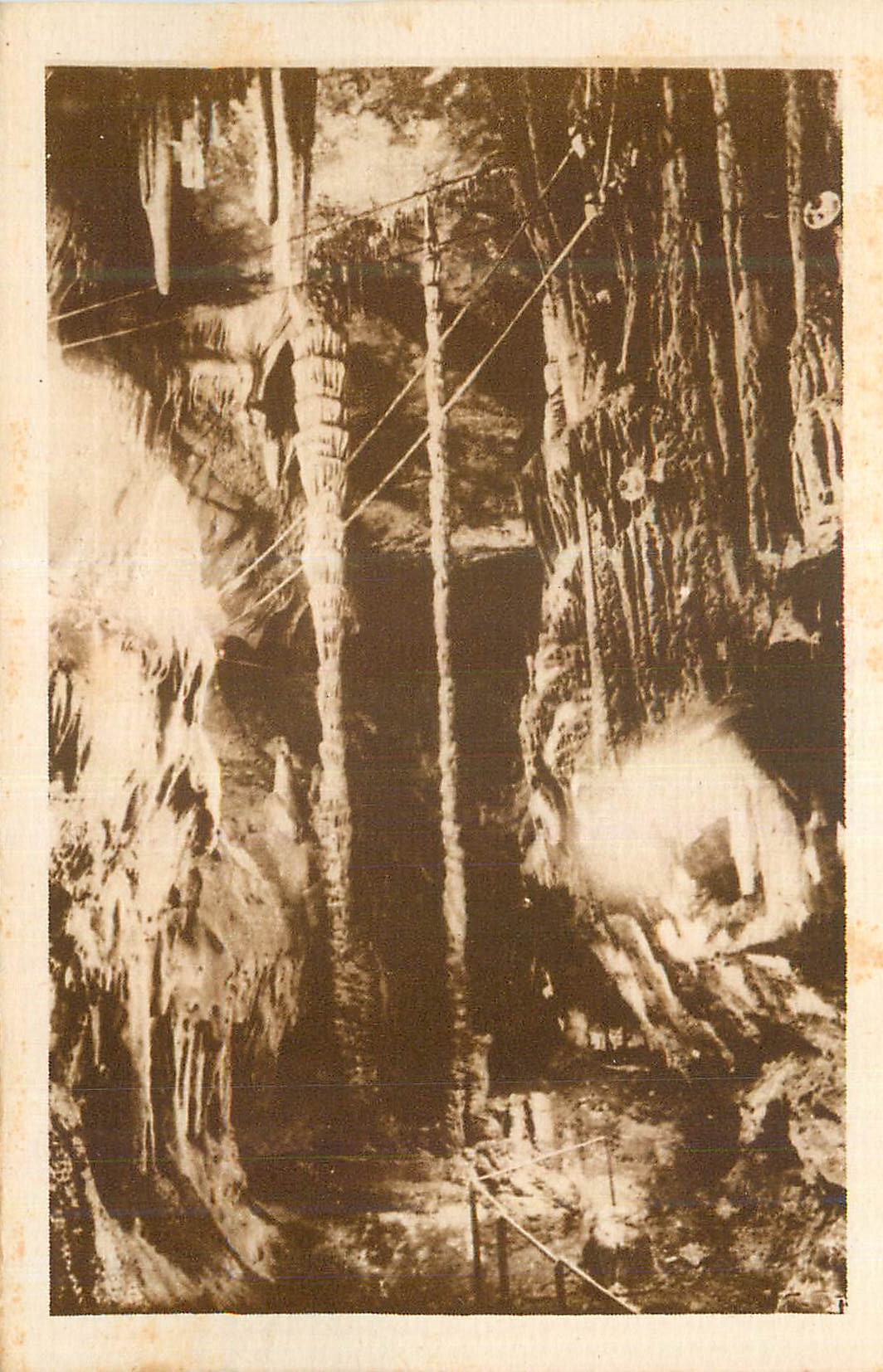 Grotte de la Pierre de Lune — Système de cordes pour visiteurs — Éditeur non identifié