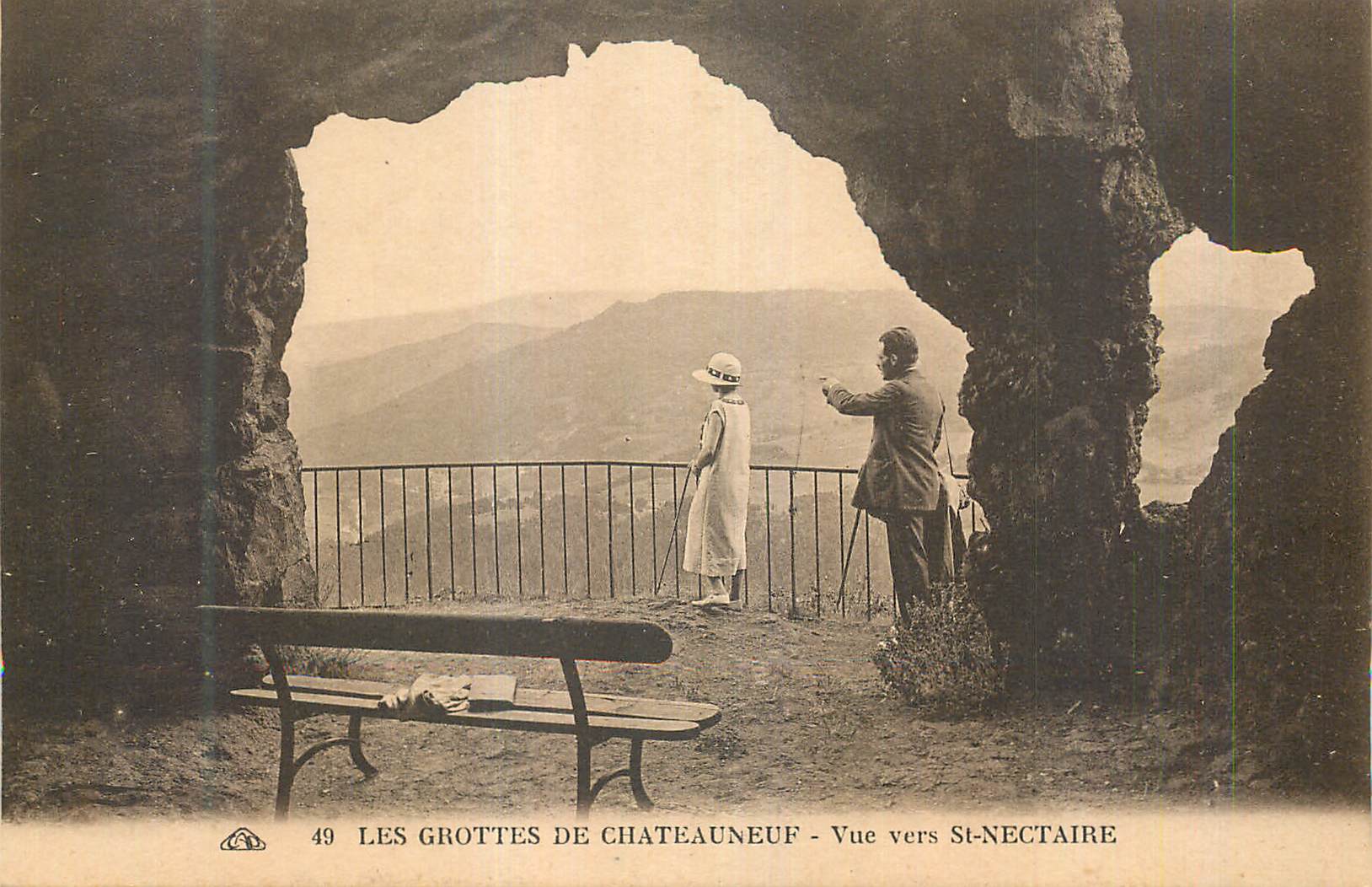CPA Les Grottes de Chateauneuf Vue vers St Nectaire